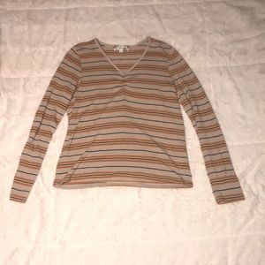 Long sleeve stripped blouse.